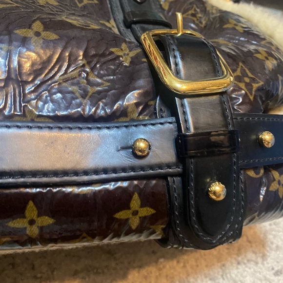 LOUIS VUITTON Patent Monogram Shearling Sac Thunder - Picture 9 of 15